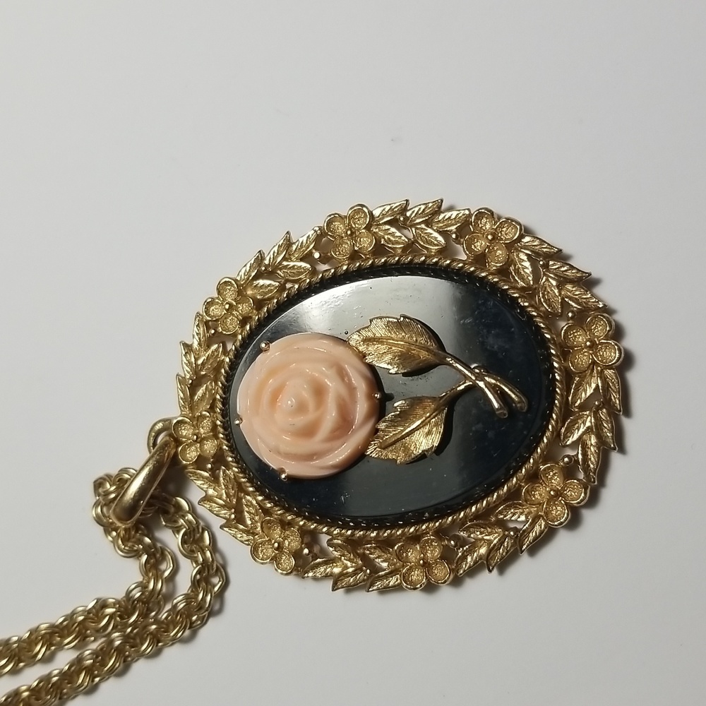 Womans Vintage Cameo, Mirror Back  Avon Necklace.